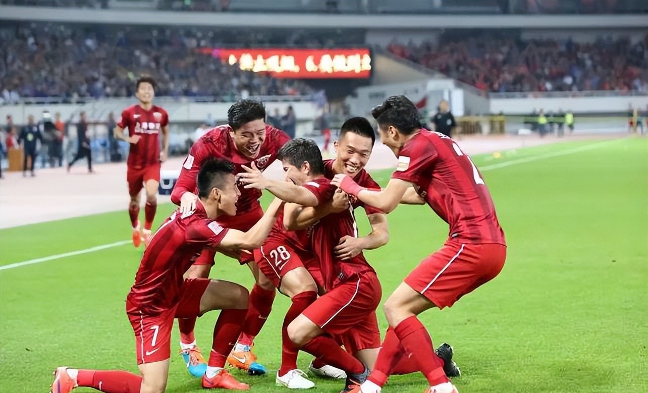 激战紧拥，球员们奋勇拼搏迎来比赛胜利的简单介绍