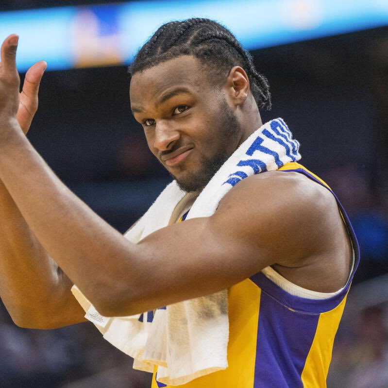 欧洲职业篮球赛事引发球迷热议，谁能夺冠？