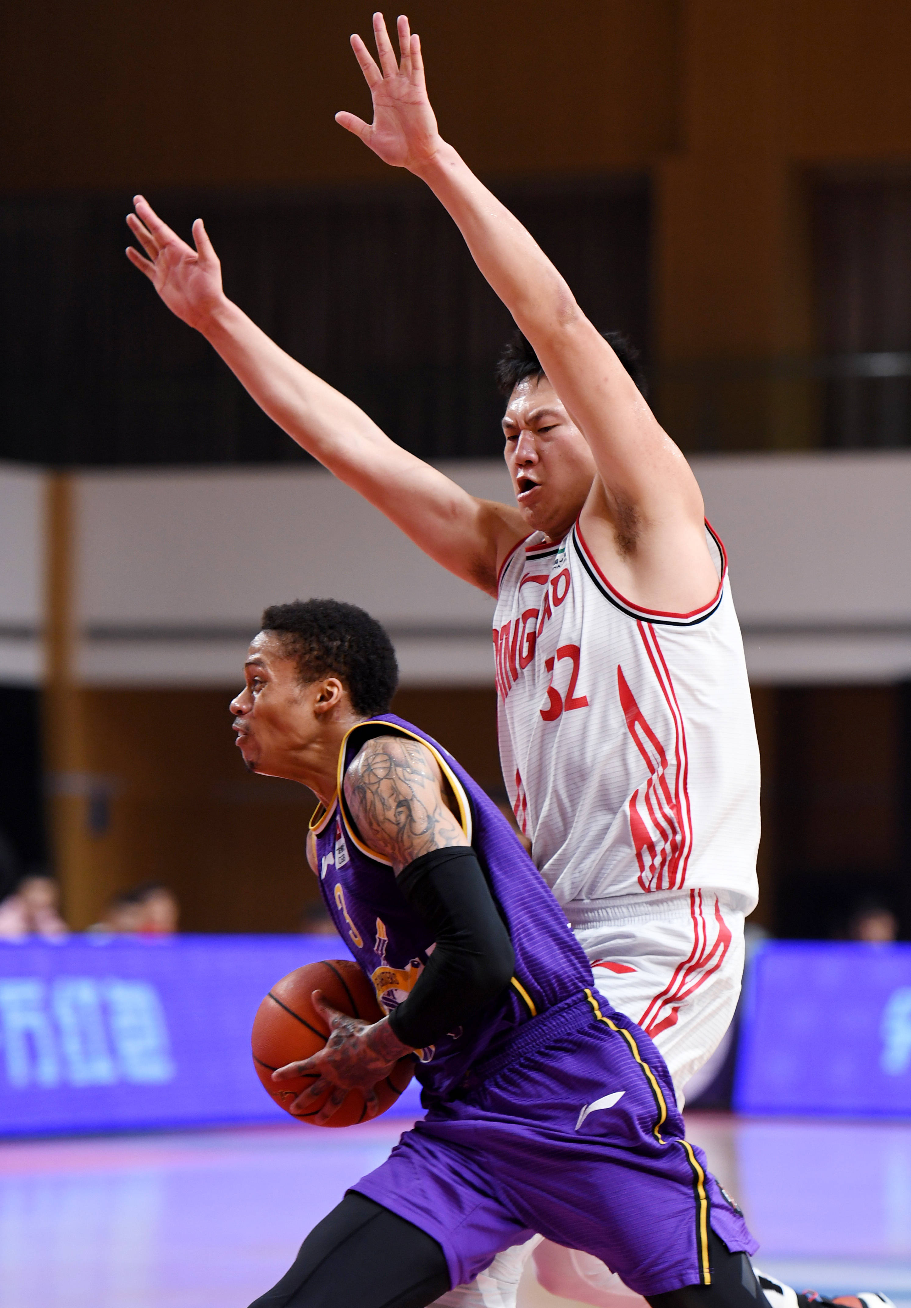 篮球赛事中球队技术突破,获得胜利 篮球赛事中球队技术突破,获得胜利