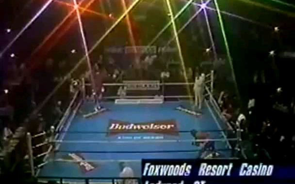 拳击比赛中,古巴选手勇夺头筹 拳击比赛中,古巴选手勇夺头筹