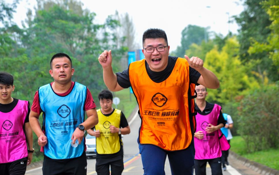 广东队一路领先，江苏队继续奋勇