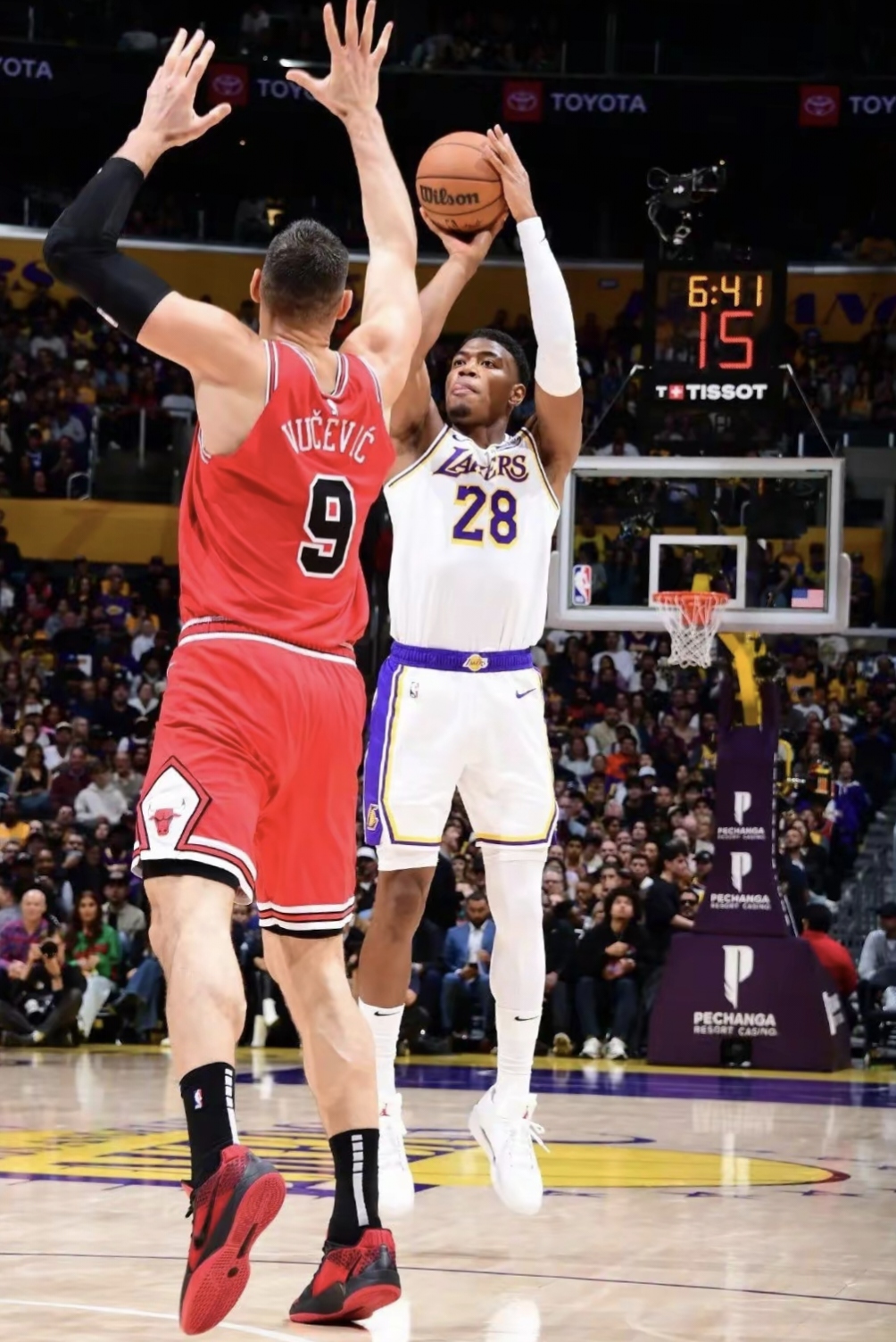 公牛艰难击败篮网，苦战获胜