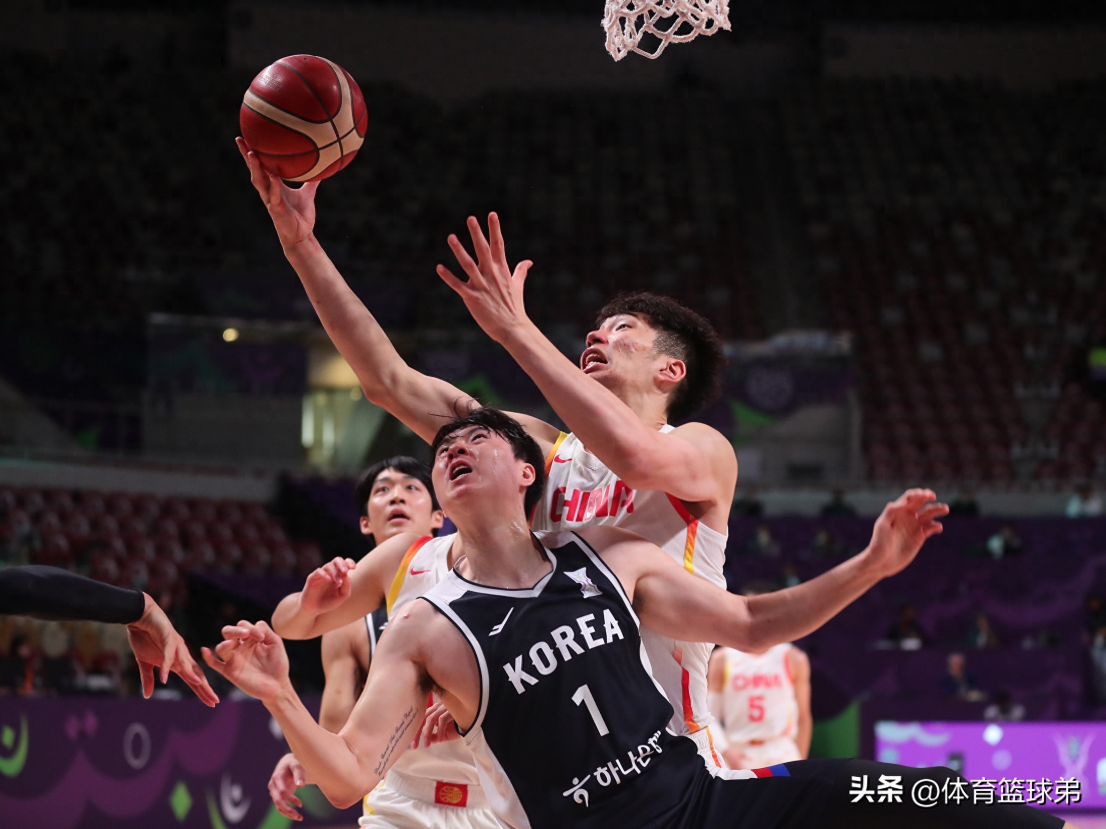 哥伦比亚男篮实现逆袭，晋级八强