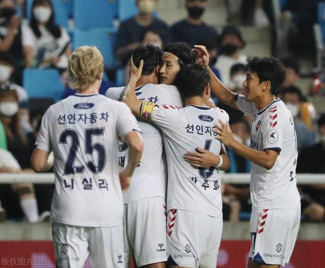 包含山东泰山勇往直前，亚冠竞争者皆顾忌！的词条