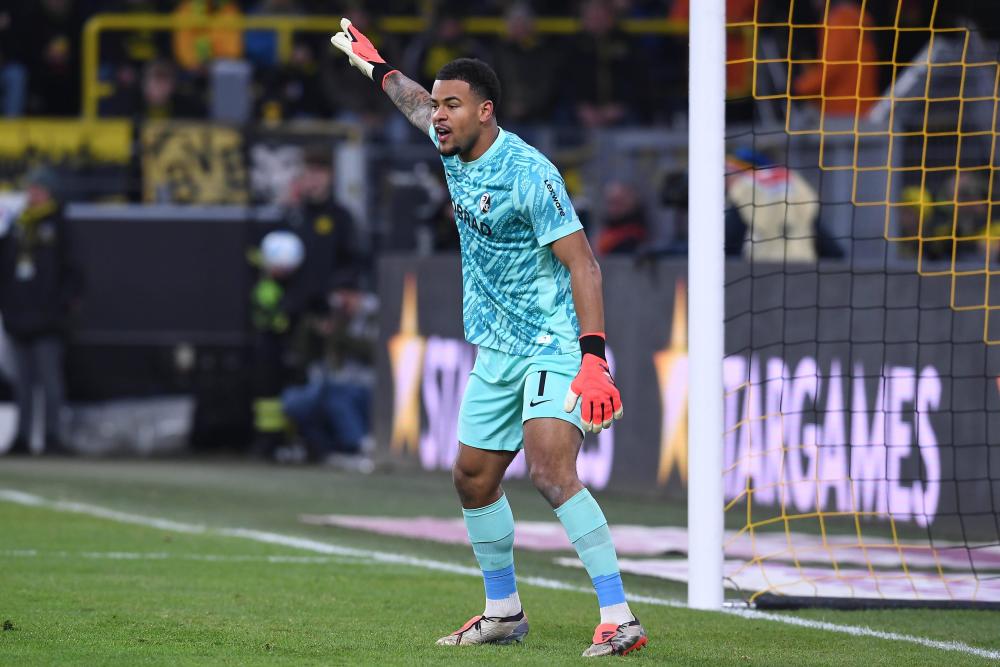 包含弗赖堡门将表现神勇,助球队取胜的词条 包含弗赖堡门将表现神勇,助球队取胜的词条