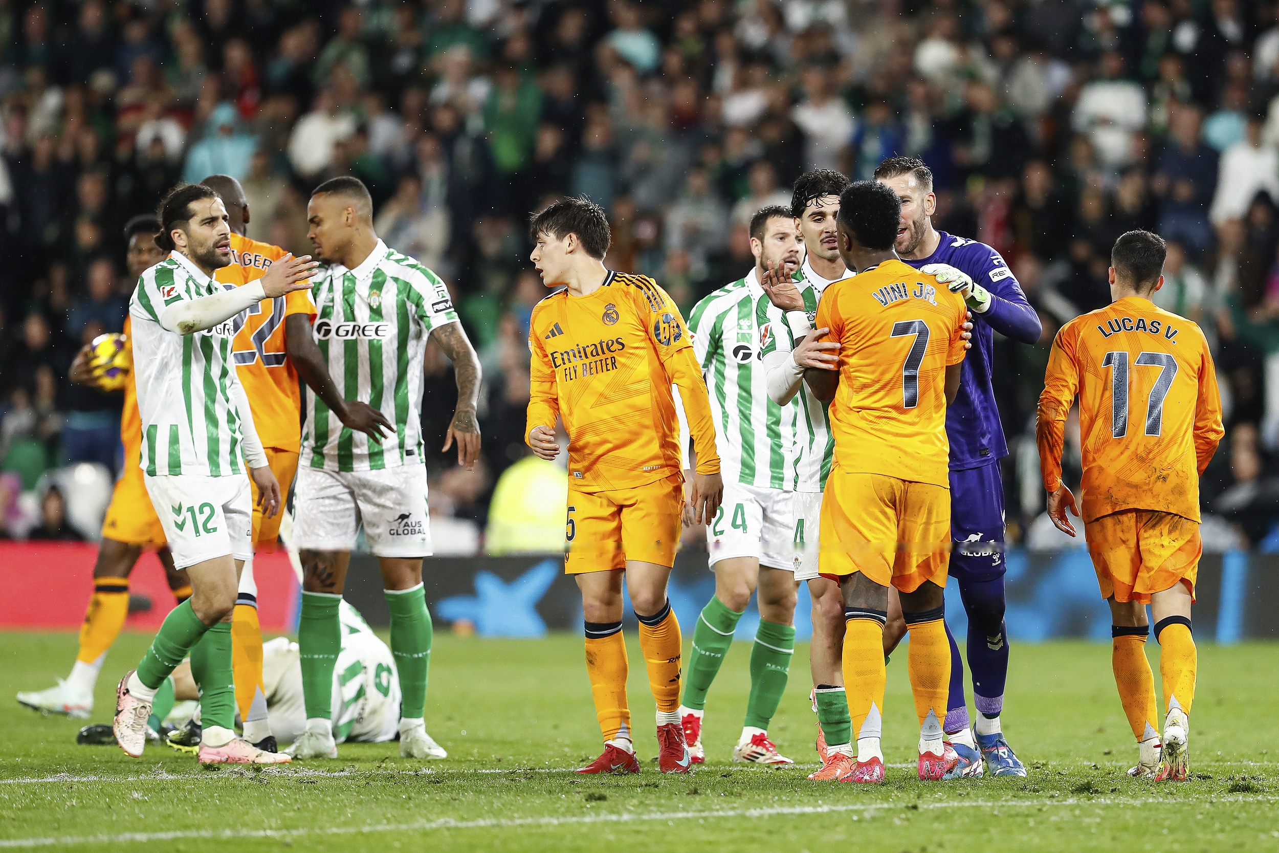 包含贝蒂斯队迎战强敌，备战积极的词条