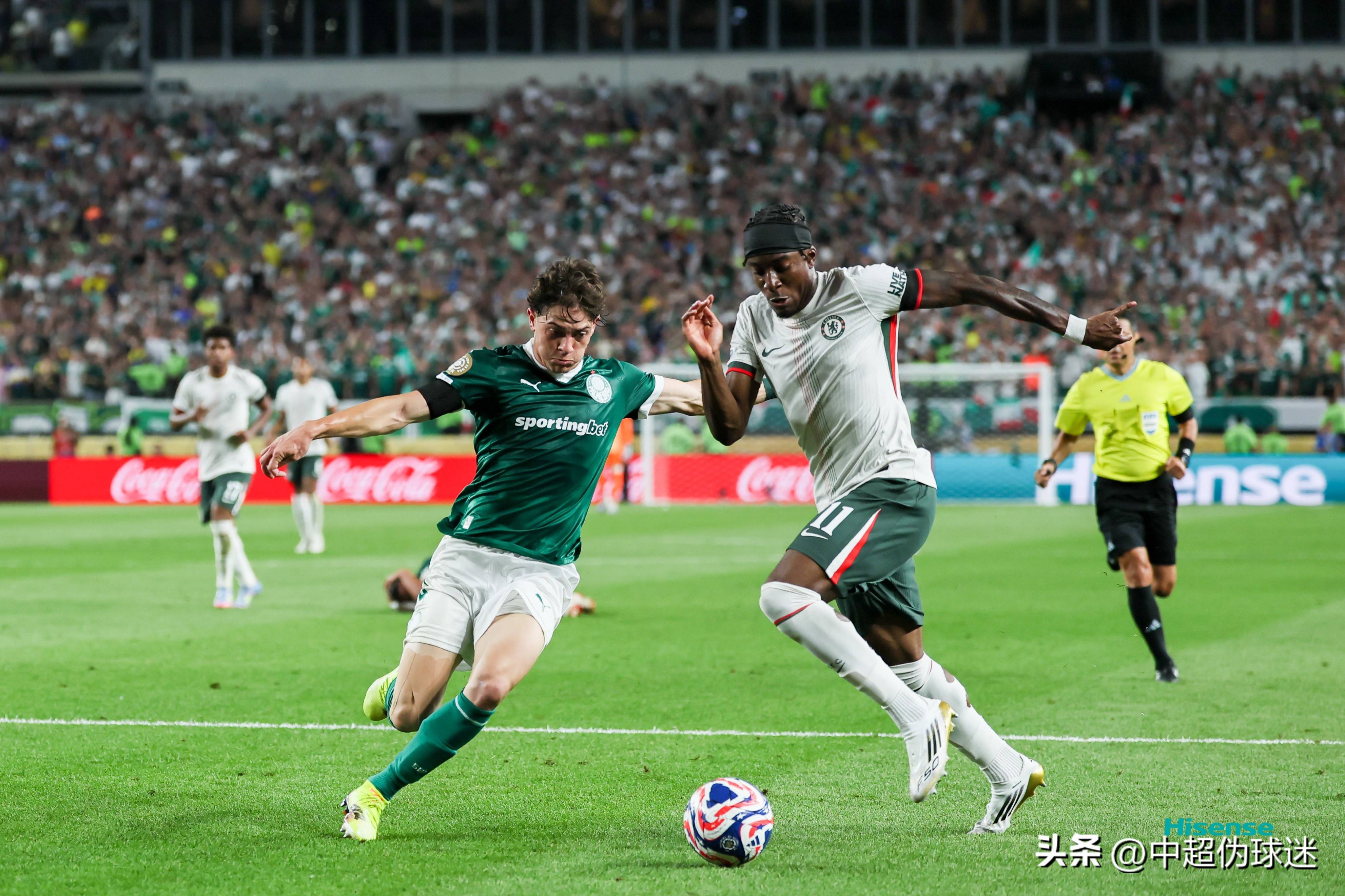 切尔西中场组织有力,控制比赛 切尔西中场组织有力,控制比赛