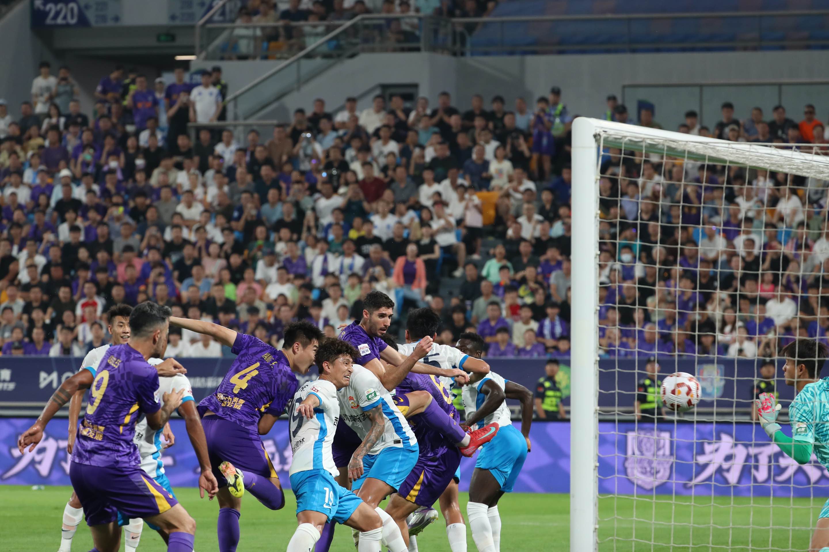 关于巨星球员再次上演神奇,瞬间点燃球迷热情的信息 关于巨星球员再次上演神奇,瞬间点燃球迷热情的信息