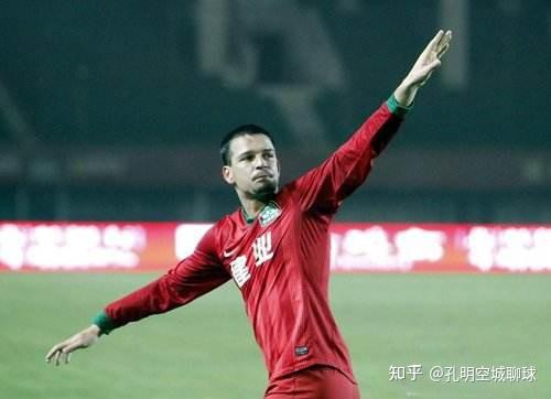 河南建业队员共同磨砺，为了勇夺第一胜利的简单介绍